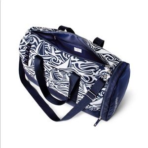 Vineyard Vines Bags - VV for Target Navy and White Rough Seas Duffel Bag Vineyard Vines Bags - VV for Target Navy and White Rough Seas Duffel Bag